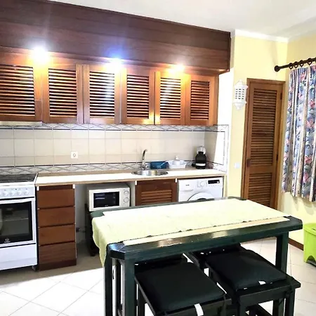 Centre View Apartment *